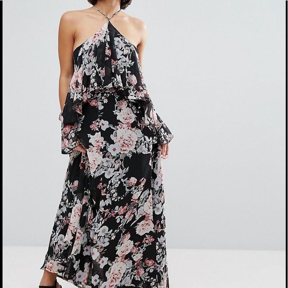 Boohoo Petite Dresses & Skirts - Petite Floral/Ruffle Cold Shoulder Maxi
